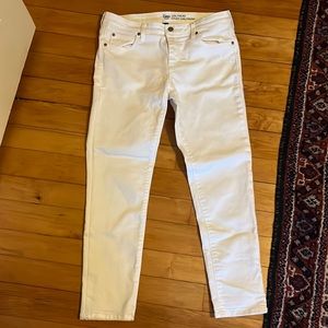 Gap girlfriend coupe white jeans size 28